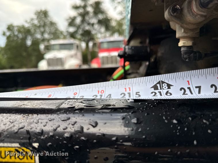 image for item ED5667 2019 Peterbilt 337 truck cab and chassis