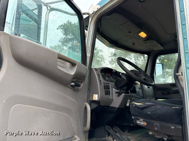 image for item ED5667 2019 Peterbilt 337 truck cab and chassis