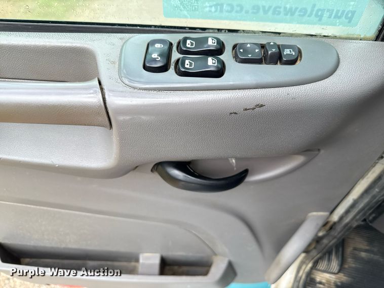 image for item ED5667 2019 Peterbilt 337 truck cab and chassis