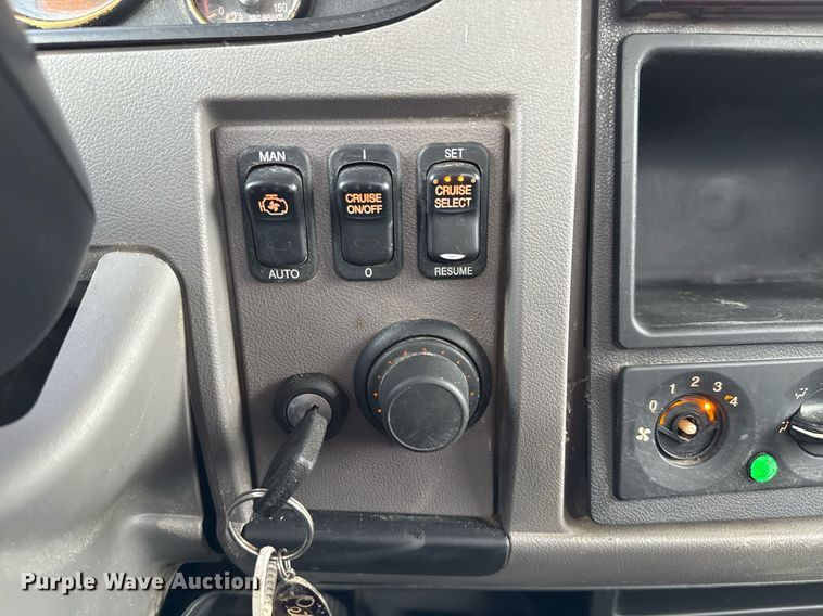 image for item ED5667 2019 Peterbilt 337 truck cab and chassis