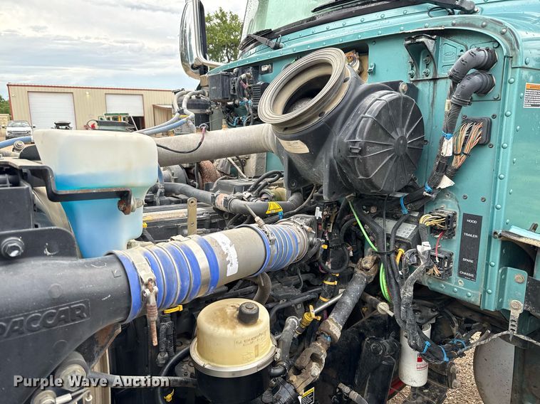 image for item ED5667 2019 Peterbilt 337 truck cab and chassis