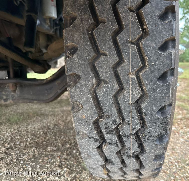 image for item ED5667 2019 Peterbilt 337 truck cab and chassis