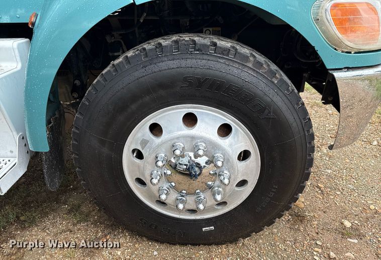 image for item ED5667 2019 Peterbilt 337 truck cab and chassis