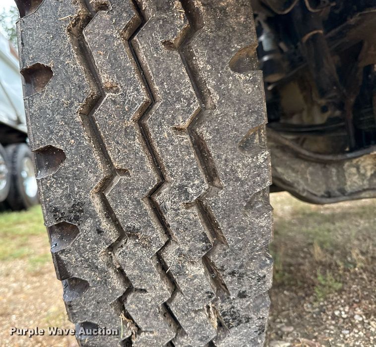 image for item ED5667 2019 Peterbilt 337 truck cab and chassis