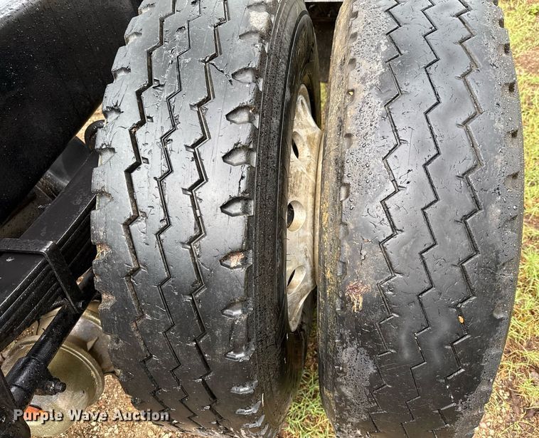 image for item ED5667 2019 Peterbilt 337 truck cab and chassis