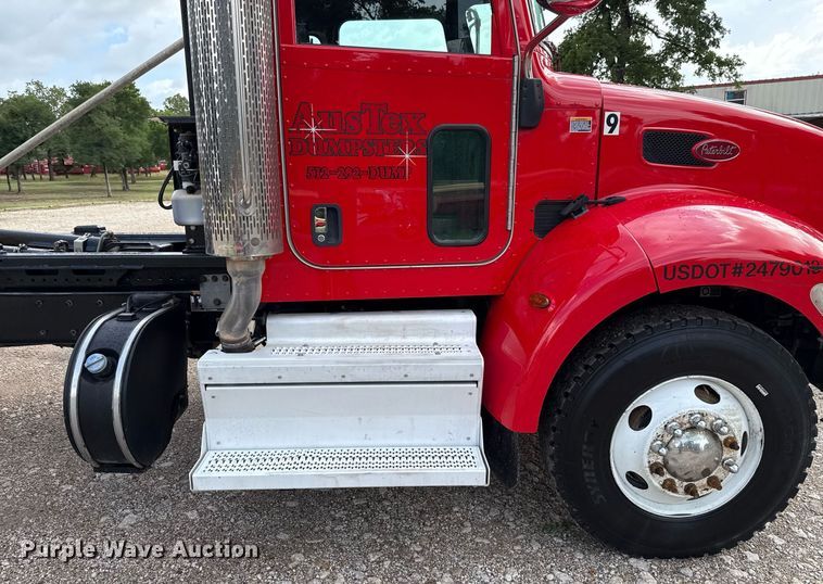 image for item ED5669 2019 Peterbilt 337 hook lift truck