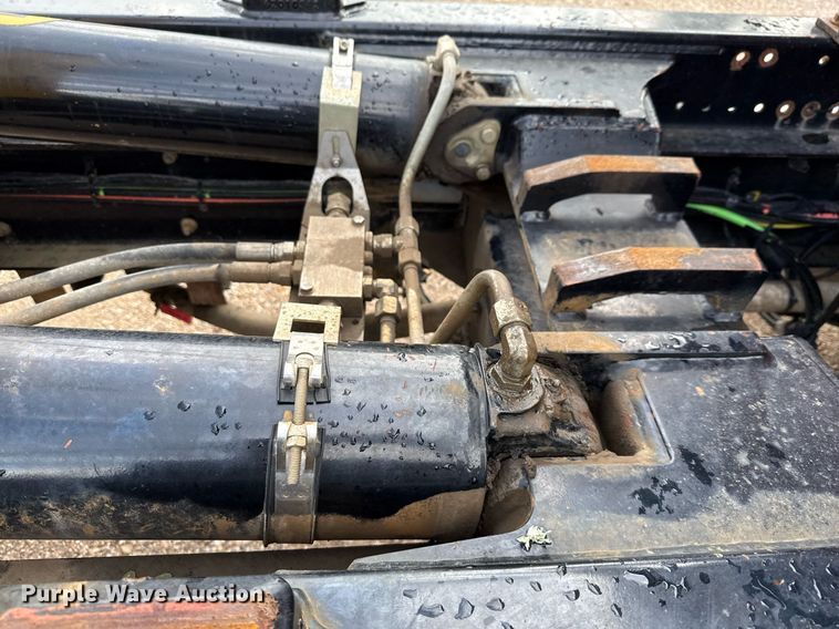 image for item ED5669 2019 Peterbilt 337 hook lift truck