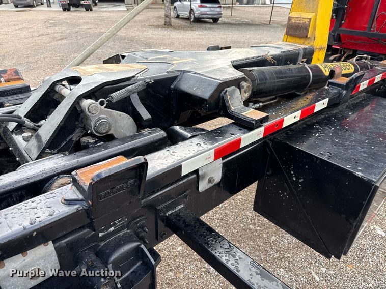 image for item ED5669 2019 Peterbilt 337 hook lift truck