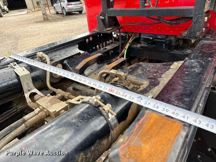 image for item ED5669 2019 Peterbilt 337 hook lift truck