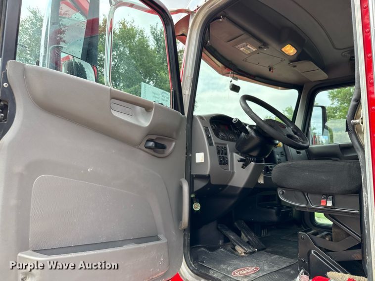 image for item ED5669 2019 Peterbilt 337 hook lift truck