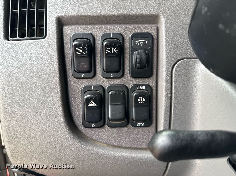 image for item ED5669 2019 Peterbilt 337 hook lift truck