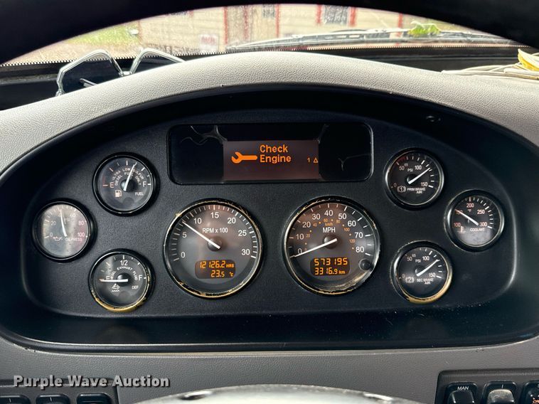 image for item ED5669 2019 Peterbilt 337 hook lift truck