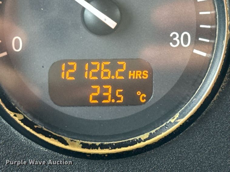 image for item ED5669 2019 Peterbilt 337 hook lift truck