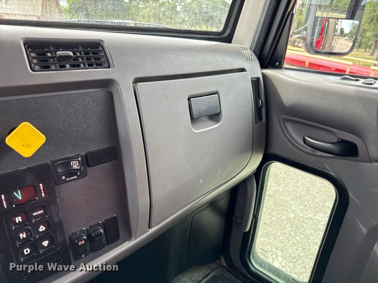 image for item ED5669 2019 Peterbilt 337 hook lift truck