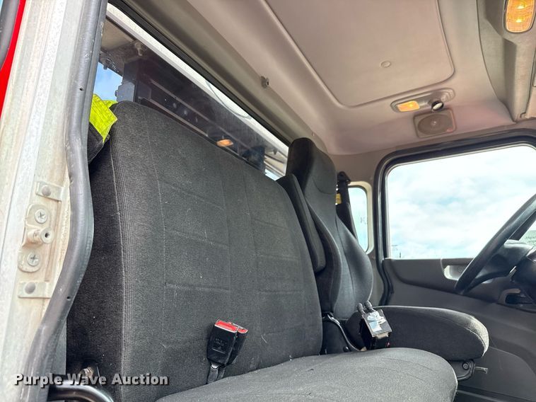 image for item ED5669 2019 Peterbilt 337 hook lift truck