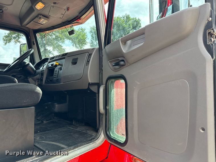 image for item ED5669 2019 Peterbilt 337 hook lift truck