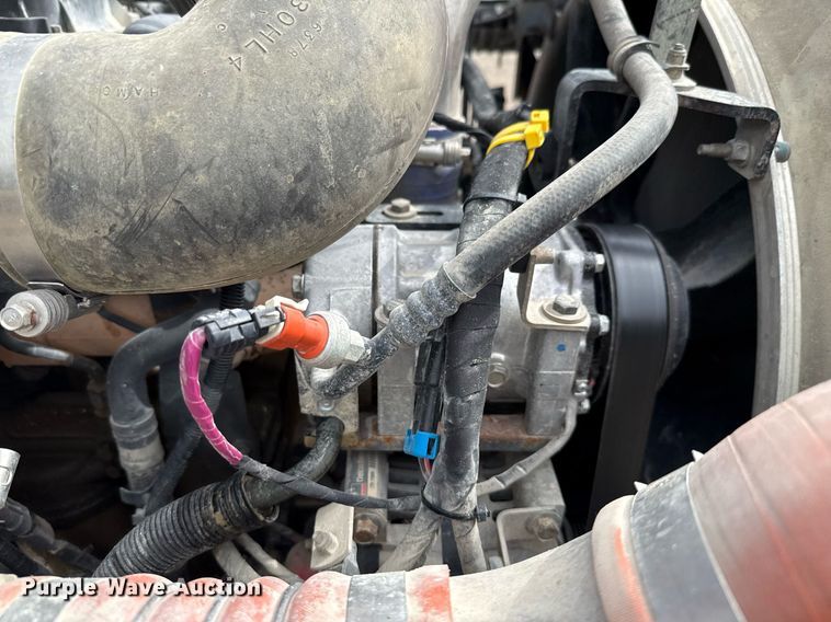 image for item ED5669 2019 Peterbilt 337 hook lift truck