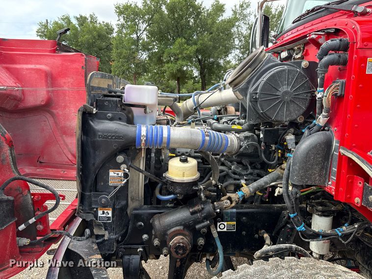 image for item ED5669 2019 Peterbilt 337 hook lift truck