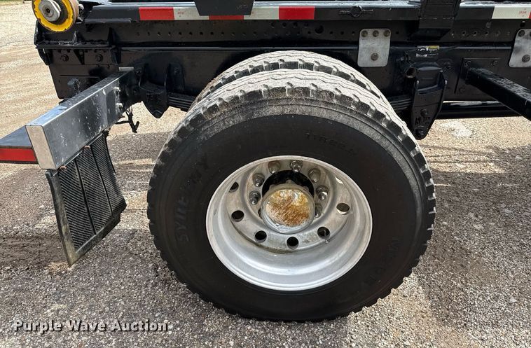 image for item ED5669 2019 Peterbilt 337 hook lift truck