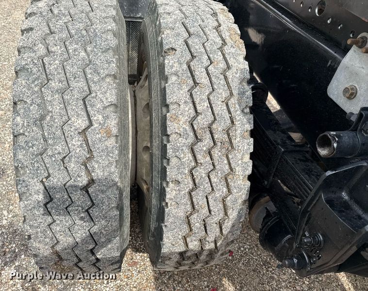 image for item ED5669 2019 Peterbilt 337 hook lift truck