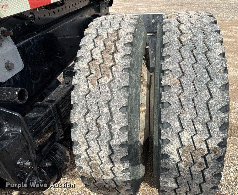 image for item ED5669 2019 Peterbilt 337 hook lift truck