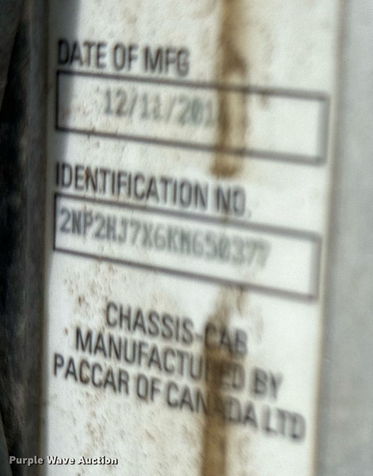 image for item ED5669 2019 Peterbilt 337 hook lift truck