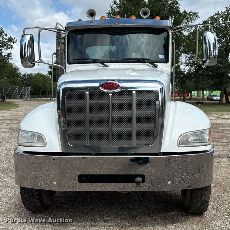 image for item ED5670 2019 Peterbilt 337 truck cab and chassis