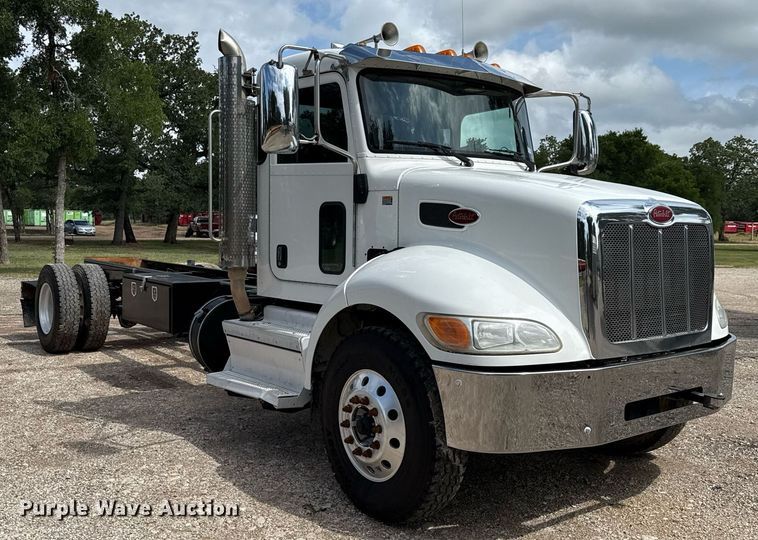 image for item ED5670 2019 Peterbilt 337 truck cab and chassis