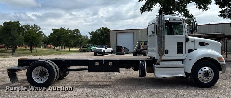 image for item ED5670 2019 Peterbilt 337 truck cab and chassis