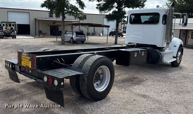 image for item ED5670 2019 Peterbilt 337 truck cab and chassis