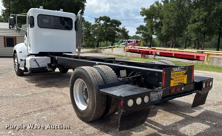 image for item ED5670 2019 Peterbilt 337 truck cab and chassis