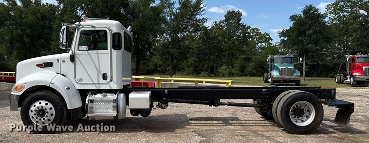 image for item ED5670 2019 Peterbilt 337 truck cab and chassis