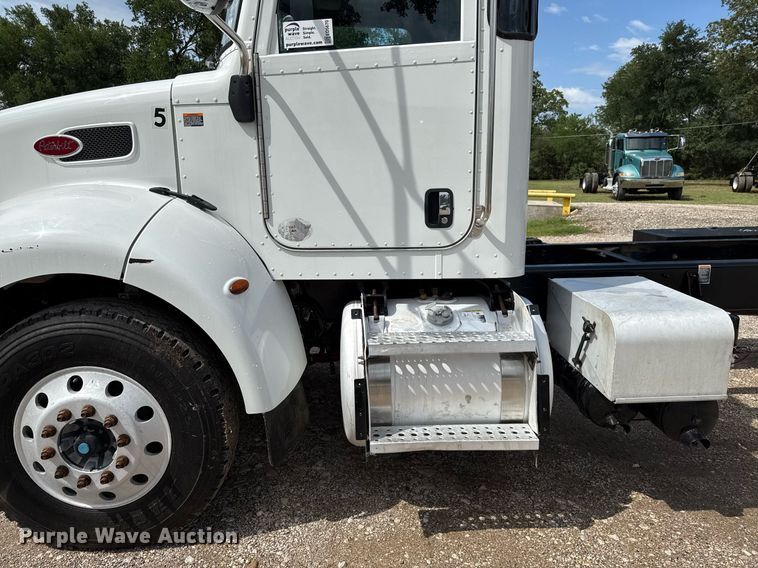 image for item ED5670 2019 Peterbilt 337 truck cab and chassis