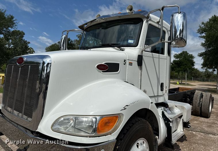 image for item ED5670 2019 Peterbilt 337 truck cab and chassis