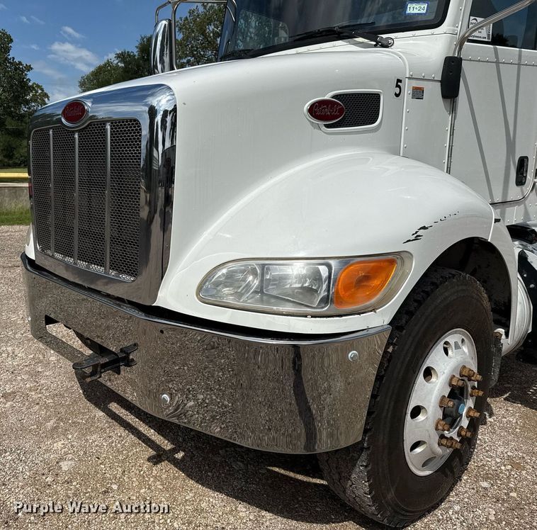 image for item ED5670 2019 Peterbilt 337 truck cab and chassis