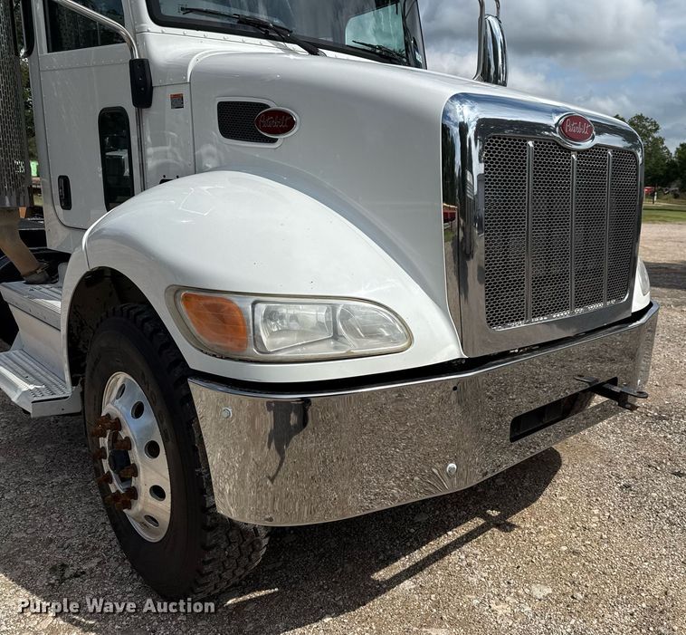 image for item ED5670 2019 Peterbilt 337 truck cab and chassis