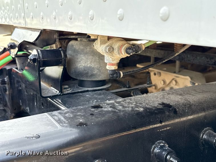 image for item ED5670 2019 Peterbilt 337 truck cab and chassis