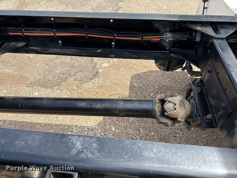 image for item ED5670 2019 Peterbilt 337 truck cab and chassis