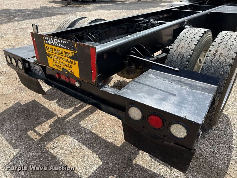 image for item ED5670 2019 Peterbilt 337 truck cab and chassis