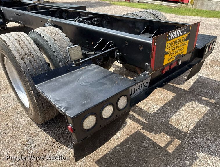 image for item ED5670 2019 Peterbilt 337 truck cab and chassis