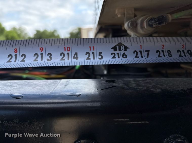 image for item ED5670 2019 Peterbilt 337 truck cab and chassis