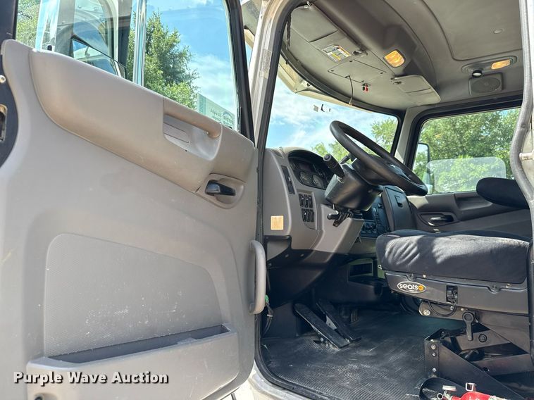 image for item ED5670 2019 Peterbilt 337 truck cab and chassis