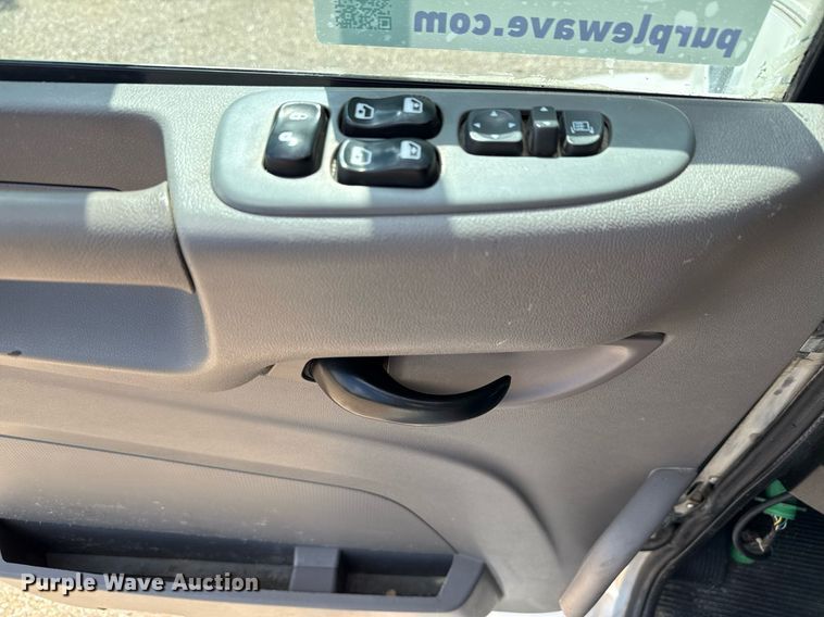 image for item ED5670 2019 Peterbilt 337 truck cab and chassis