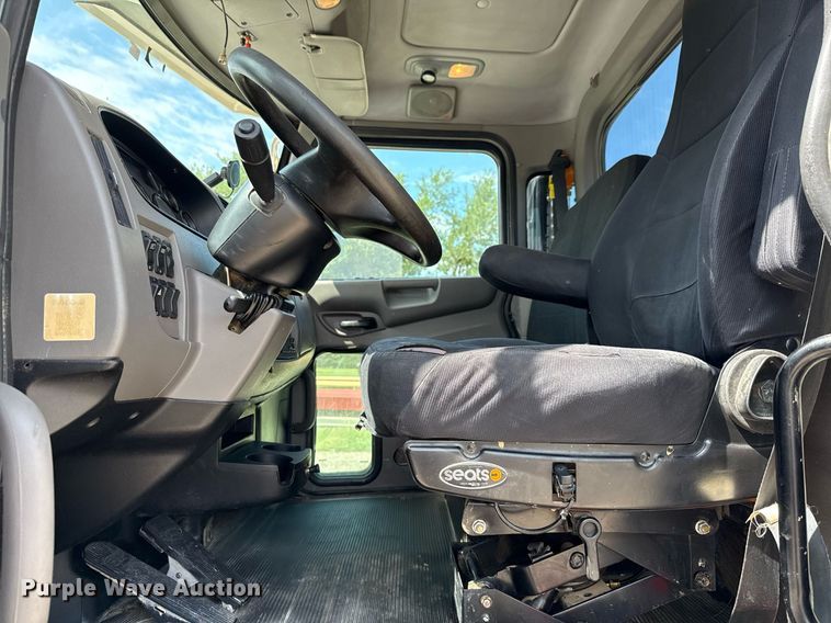 image for item ED5670 2019 Peterbilt 337 truck cab and chassis