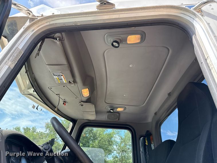 image for item ED5670 2019 Peterbilt 337 truck cab and chassis