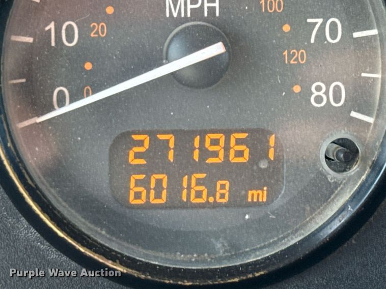 image for item ED5670 2019 Peterbilt 337 truck cab and chassis