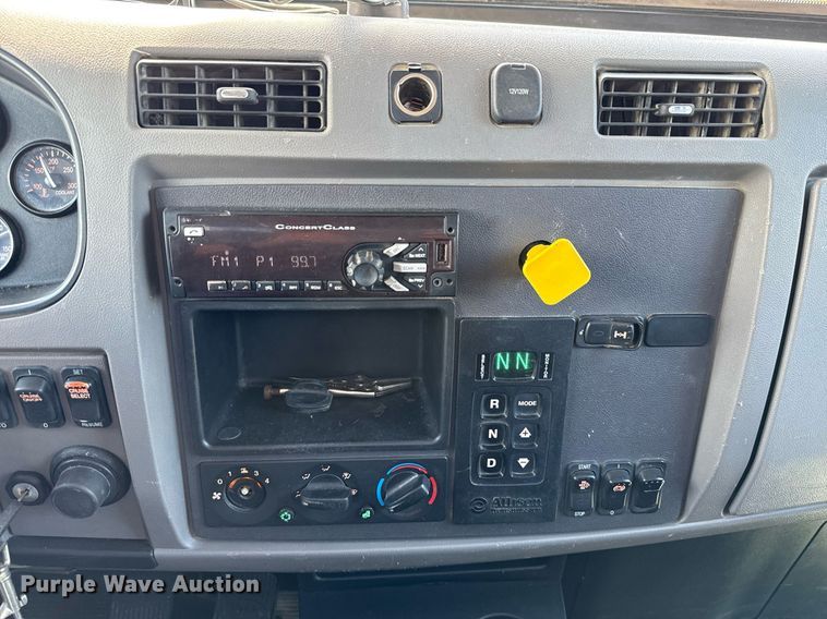 image for item ED5670 2019 Peterbilt 337 truck cab and chassis