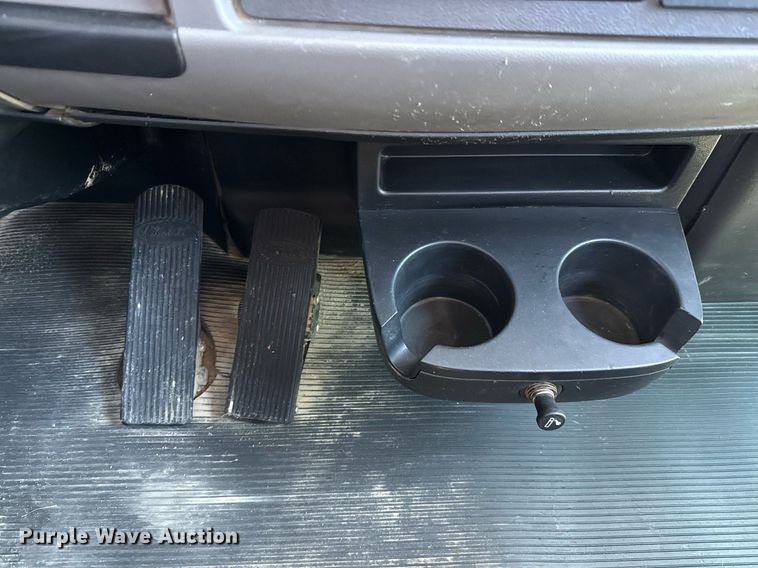 image for item ED5670 2019 Peterbilt 337 truck cab and chassis