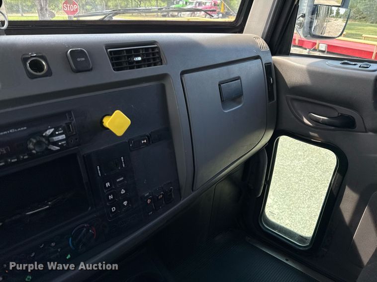 image for item ED5670 2019 Peterbilt 337 truck cab and chassis