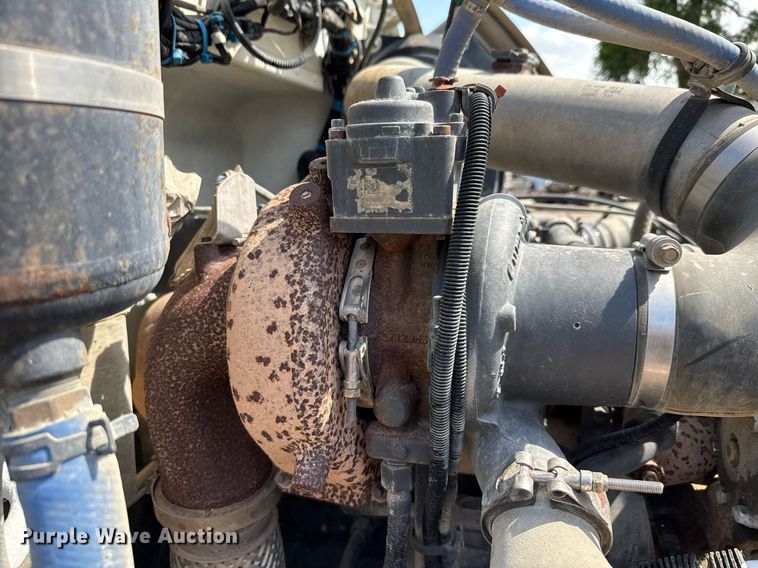 image for item ED5670 2019 Peterbilt 337 truck cab and chassis